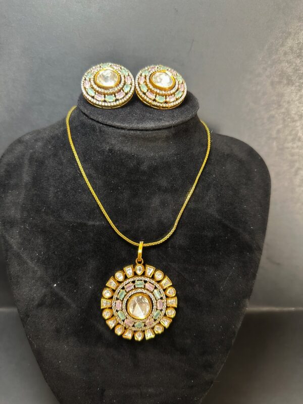 Handcrafted Kundan Jewelry Set